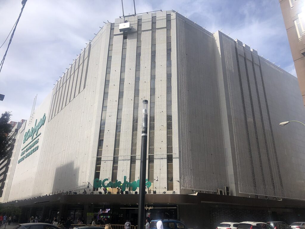Dom towarowy El Corte Inglés przy alei José Mesa y López w Las Palmas de Gran Canaria