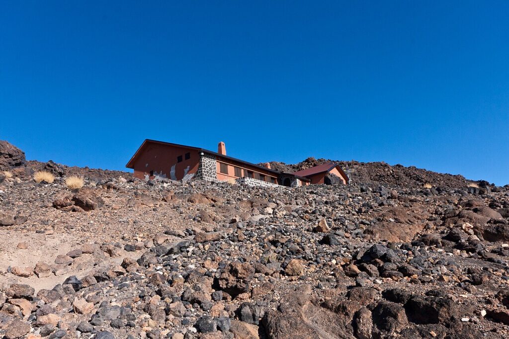 Schronisko Refugio de Altavista na zboczu Teide, na wysokości 3260 m